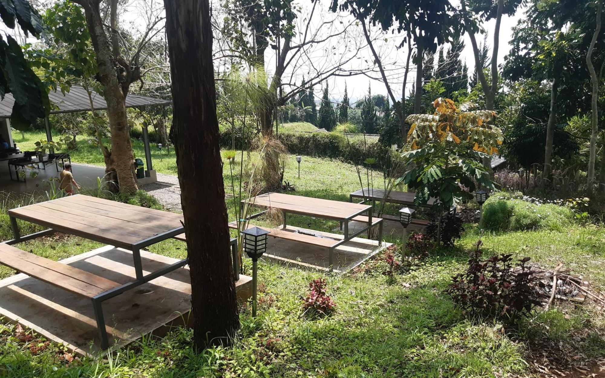 Hotel Bukit Pinus Tegalharendong Bagian luar foto